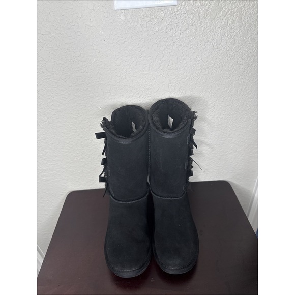 Koolaburra By Ugg size 4 Women's Victoria Short Black Suede Bow Pull On Boots - Picture 1 of 7
